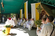 Festgottesdienst zum 1.000 Todestag des Heiligen Heimerads auf dem Hasunger Berg (Foto: Karl-Franz Thiede)